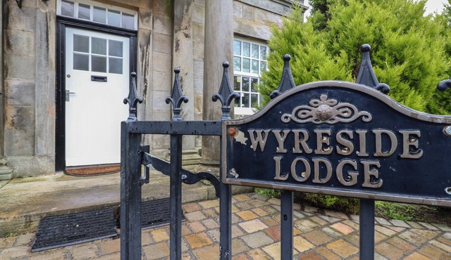 THE LODGE HOUSE, character holiday cottage, with a garden in Galgate