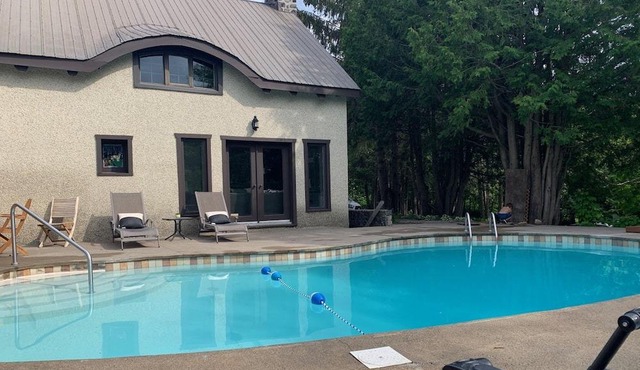 The Lodge house with swimming pool and spa