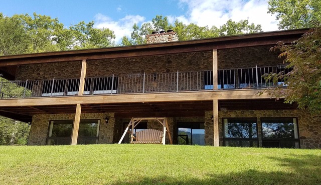 The Lodge in Sugar Hollow -Charlottesville near Crozet