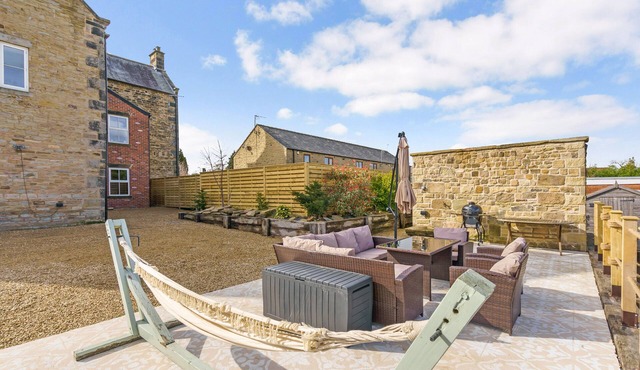 The Lodge Luxury Grade 2 listed house, Hot tub, Derbyshire /nr Peak District