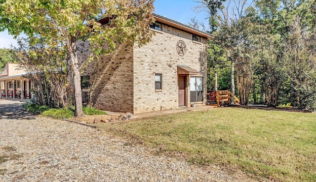 The Lodge. Modern comfort at Lake Fork. Full Kitchen.