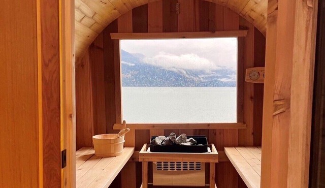 "The Lodge on Harrison Lake" Guest Suite 4 Wheelchair Accessible