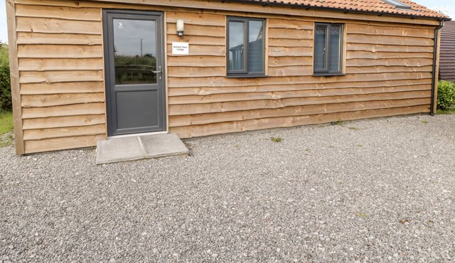 THE LODGE, pet friendly, country holiday cottage in Bristol