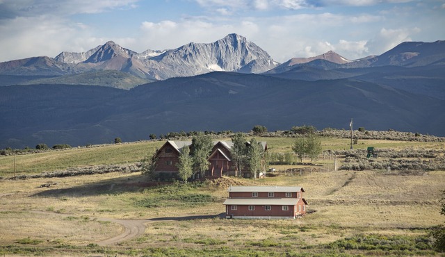 The Lodge, spacious, tranquil setting, Carbondale