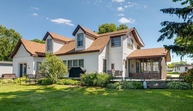 The Lodge, Sweet Waterfront Cottage, Separate Unit