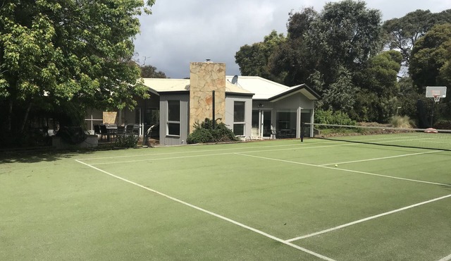THE LODGE - TENNIS,LGE SPA,WOOD FIRE,