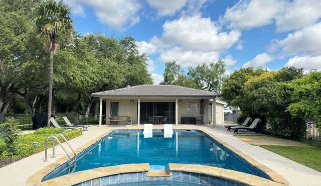 The Lodge.Upscale Private Cottage