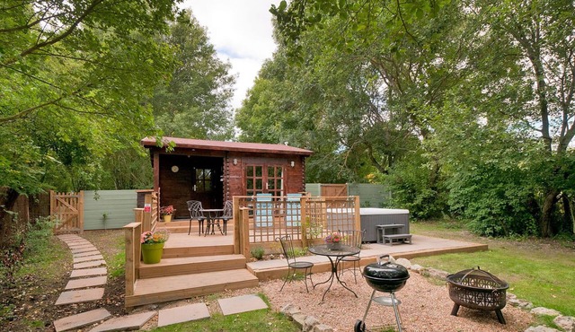 The Lodge with Hot Tub - Dog friendly