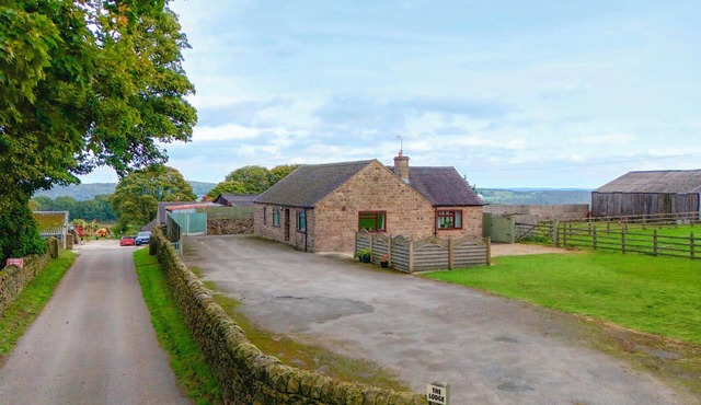 THE LODGE, with open fire in Wirksworth