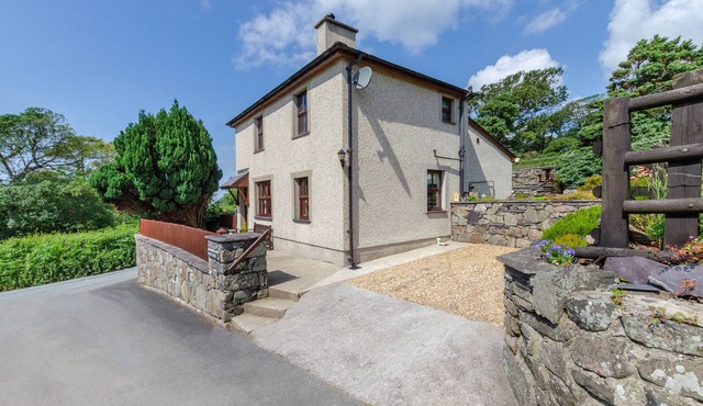 The Lodge - Y Fron - Three Bedroom House, Sleeps 5