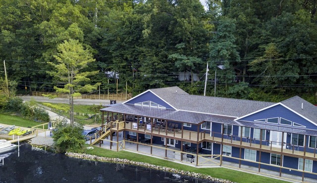 The Lodges at Stone Lake - Lakeside Resort