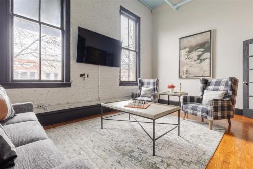 The Loft 23/Stay on Main St