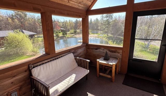 The Loft - 2BR, 2BA Cabin!