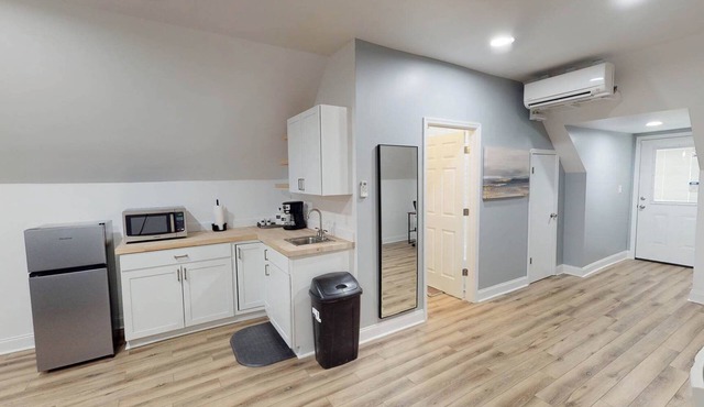 The Loft, A Cozy Northshore Studio just minutes from Downtown!