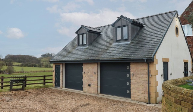 THE LOFT AT AMBER VIEW, romantic, with open fire in Belper