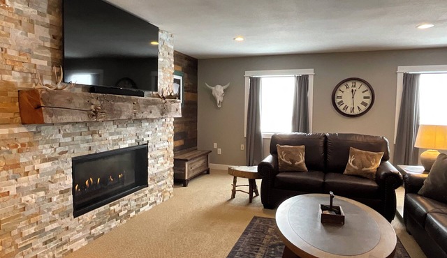 The Loft at Oak & Iron – Group Stay w/Game Room