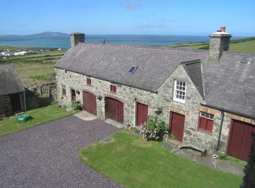 The Loft barn apartment - Pen y Graig Church Bay sea views near beach No Pets