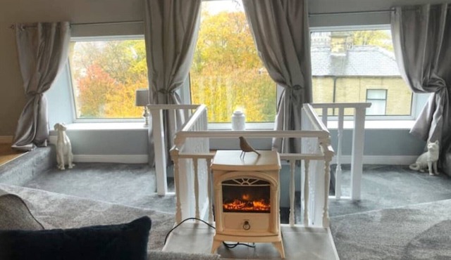 The Loft@Brighouse ( 2 bed luxury apt with amazing views over the valley )