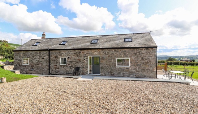 THE LOFT, family friendly, character holiday cottage in Mold