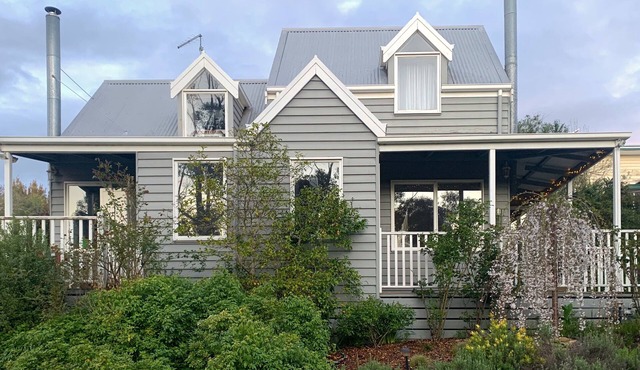 The Loft (fire+spa in centre of Hepburn Springs)