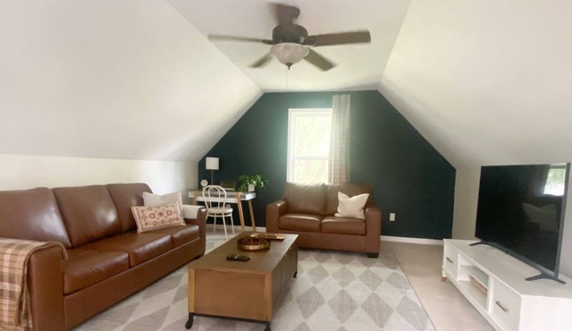 The Loft Haus ~7 Minutes To Bavarian Blast~ Across from Cass River!