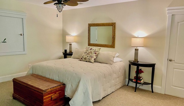 The Loft is a large beautiful apartment.2 miles from Davidson/4 from Mooresville