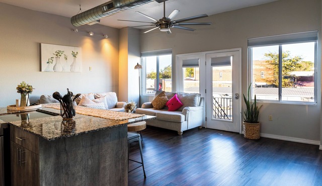 The Loft on Main. Cozy 2-bedroom apartment in Chelsea with all the amenities.