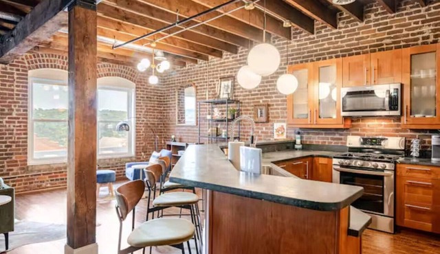 The Loft on Main, Penthouse Loft near Main Street