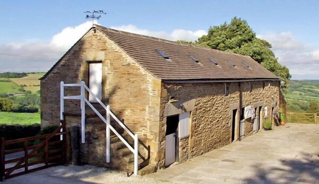 THE LOFT, pet friendly, character holiday cottage in Millthorpe