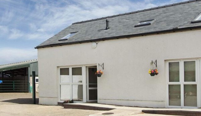 THE LOFT, pet friendly, with hot tub in Annan