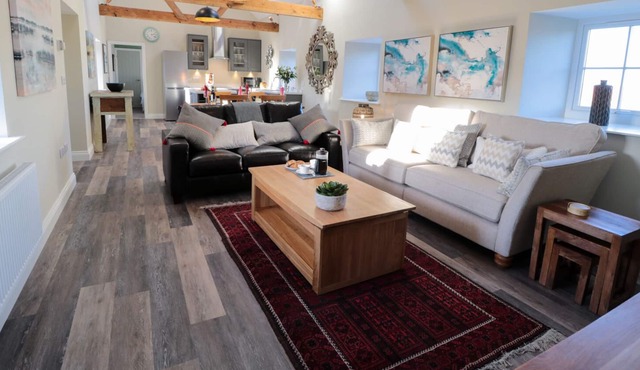 THE LOFT, pet friendly, luxury holiday cottage in Fenwick