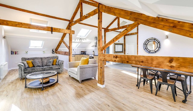 The loft room apartment, large 2 bedroom apartment