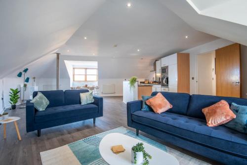 The Loft - Spacious Luxury 2 bed 2 bath with FREE Secure Parking and tube close by