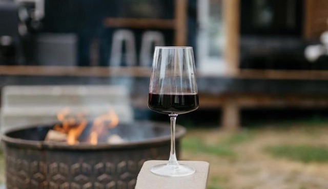 The Loft - Stargazing Tiny Home with Firepit, Wood Fired Pizza Oven & Movie Projector