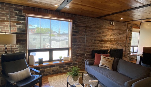 The Lofts #3 Cozy Downtown Studio Getaway