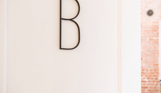 The Lofts Downtown: Studio B, Beautiful modern studio loft in downtown Claude