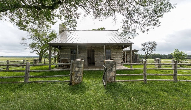 The Log Cabin | Charming Country Cabin