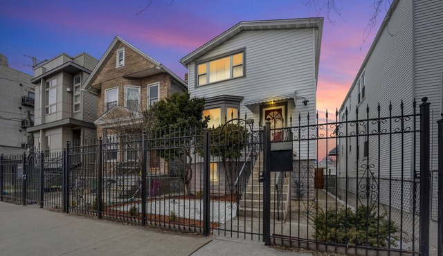 The Logandale: HUGE Mid-Century Home, sleeps 15