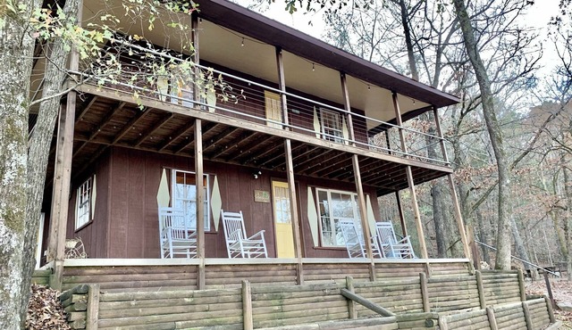 The Loggerhead Cabin and Shell Shack hangout at Turtle Cove Cabins