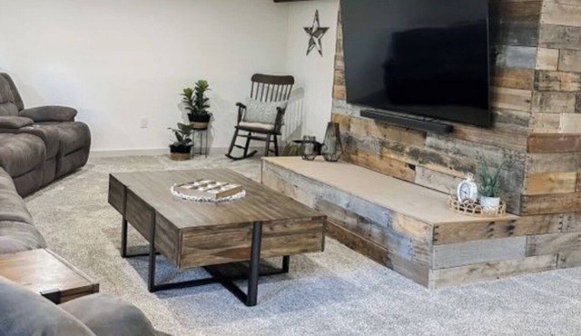 The Lone Spruce Inn - just 17 minutes from Beaver Stadium