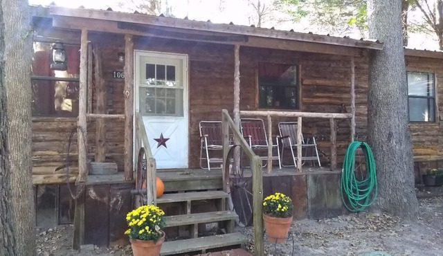 THE LONE STAR CABIN ONLY MINUTES FROM FIRST MONDAY TRADE DAYS