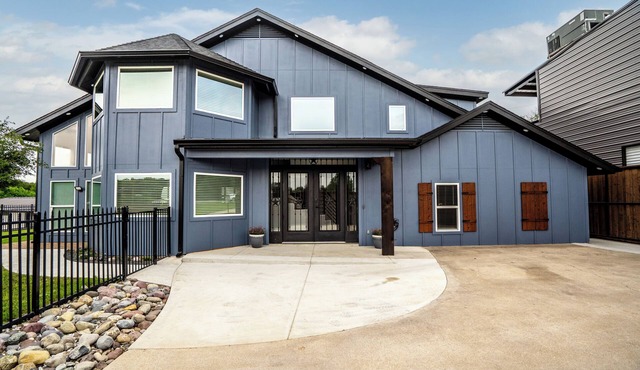 The Lone Star Lakehouse at Eagle Mountain Lake