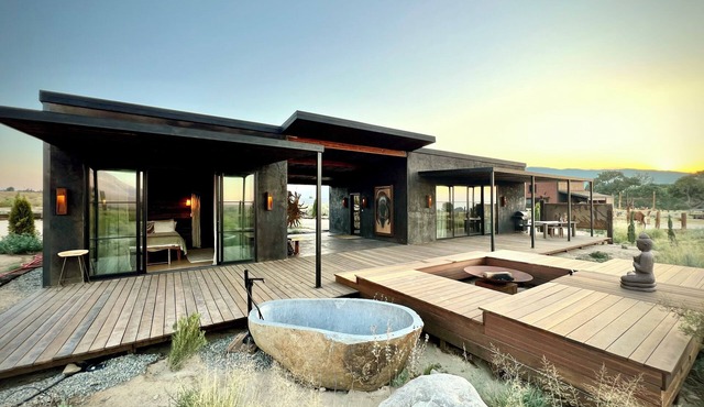 The LoneEast nAn Eastern Sierra wilderness retreat