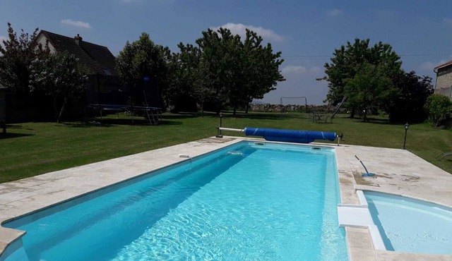 The Longère de Chéry: countryside and swimming pool!