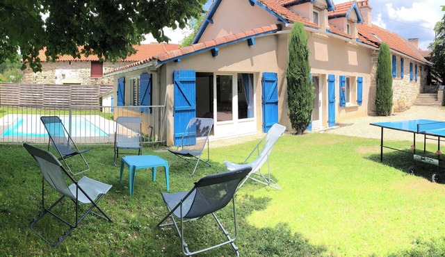 The longère de Mayrinhac with its private swimming pool