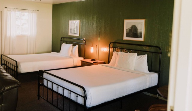 The Long Barn Lodge - Double Queen Room with Sofa Sleeper