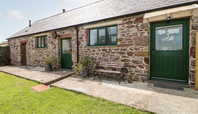 THE LONG BARN, pet friendly, with open fire in Little Haven