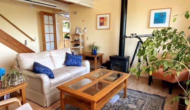 The Long Bay Cabin with View and Sauna on Guemes Island