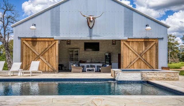 The Longhorn: Luxurious Texas Getaway in Round Top