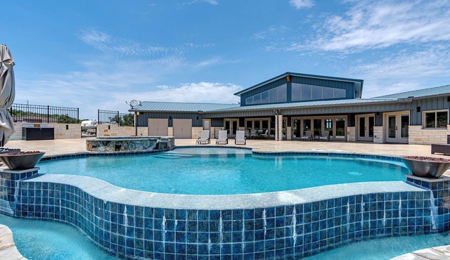 The Longhouse | Heated Pool | Hot Tub